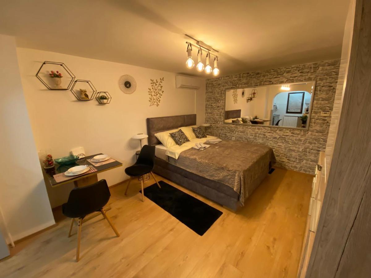 Lacus * Zagreb